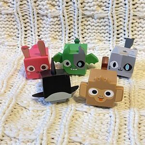 Lot 8 of Roblox Pet Animal Simulator X Mini Figures No DLC‎ Codes PhatMojo